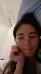 全程露脸，居家浴室约操眼镜韵味少妇，最后把少妇操的欲罢不能！